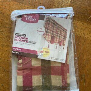 Better Homes and Garden - Red Check Kitchen Valance - NEW - 60 x 20